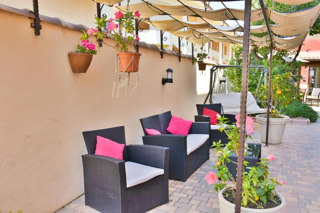 Flowery Inn Villa Альгеро 2*,  Италия
