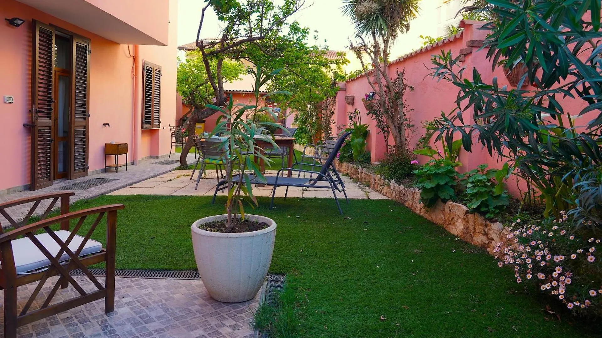 Flowery Inn Villa Альгеро Апарт-отель