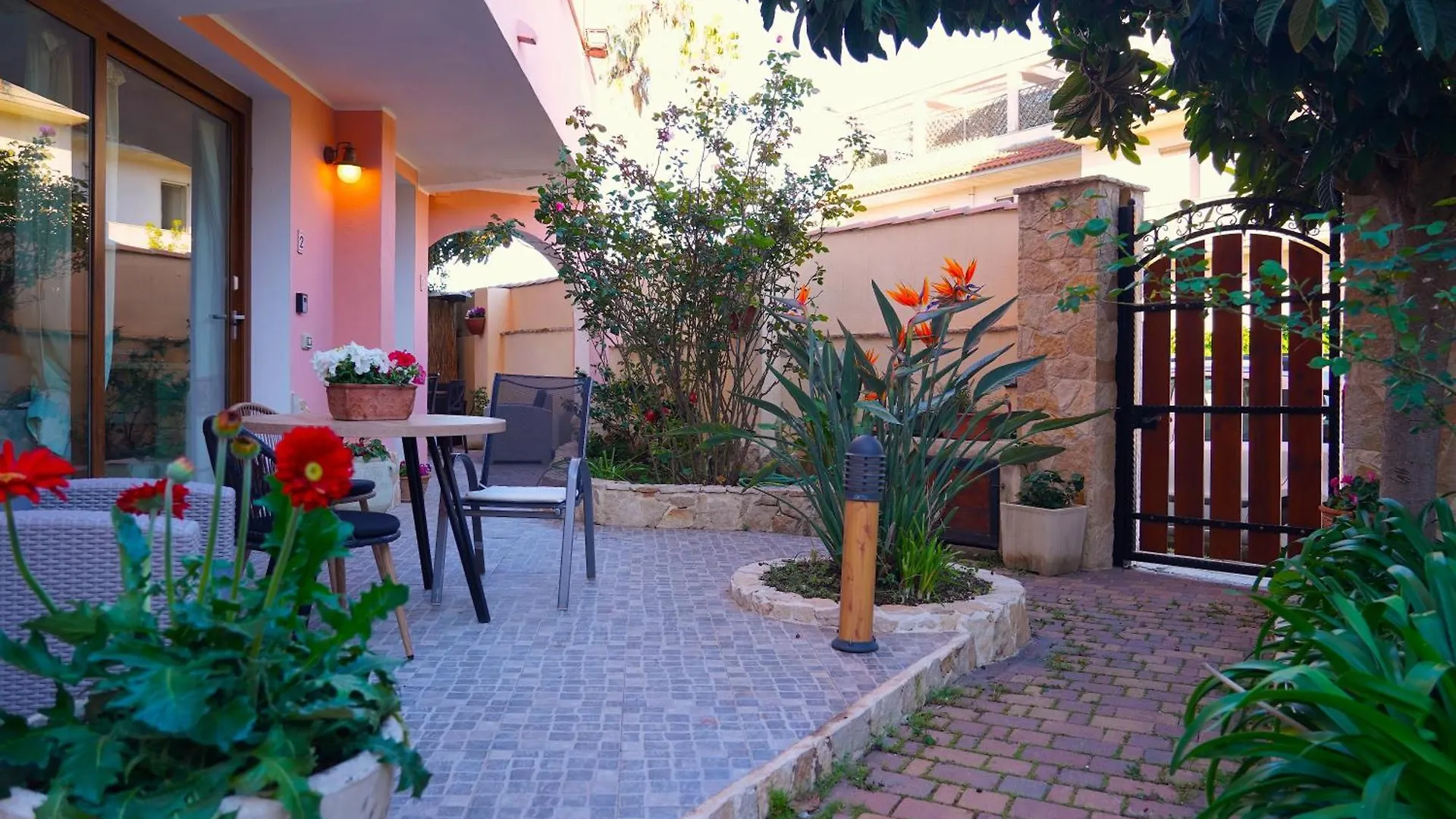 Апарт-отель Flowery Inn Villa Альгеро