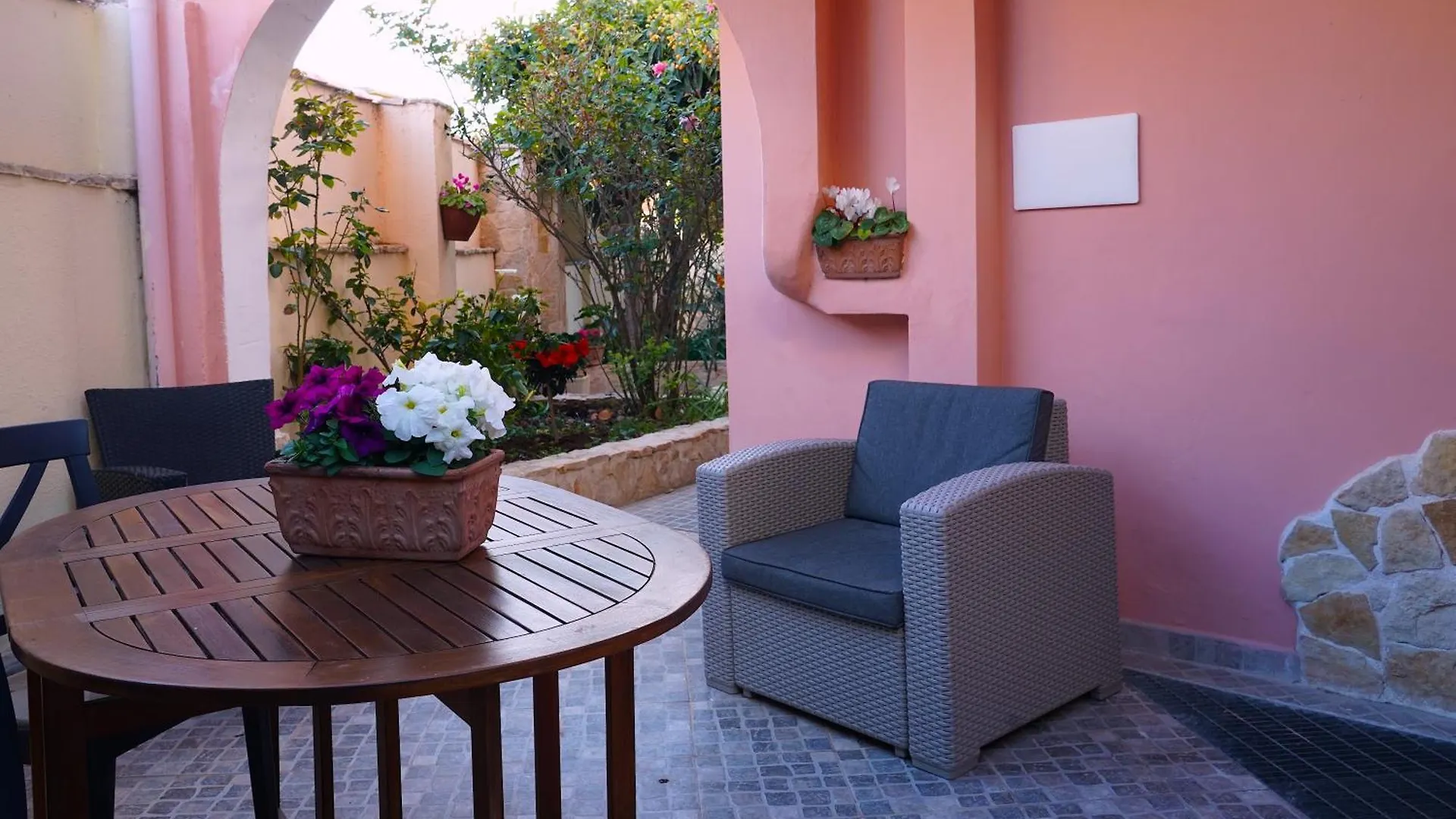 Flowery Inn Villa アルゲーロ 2*,  イタリア