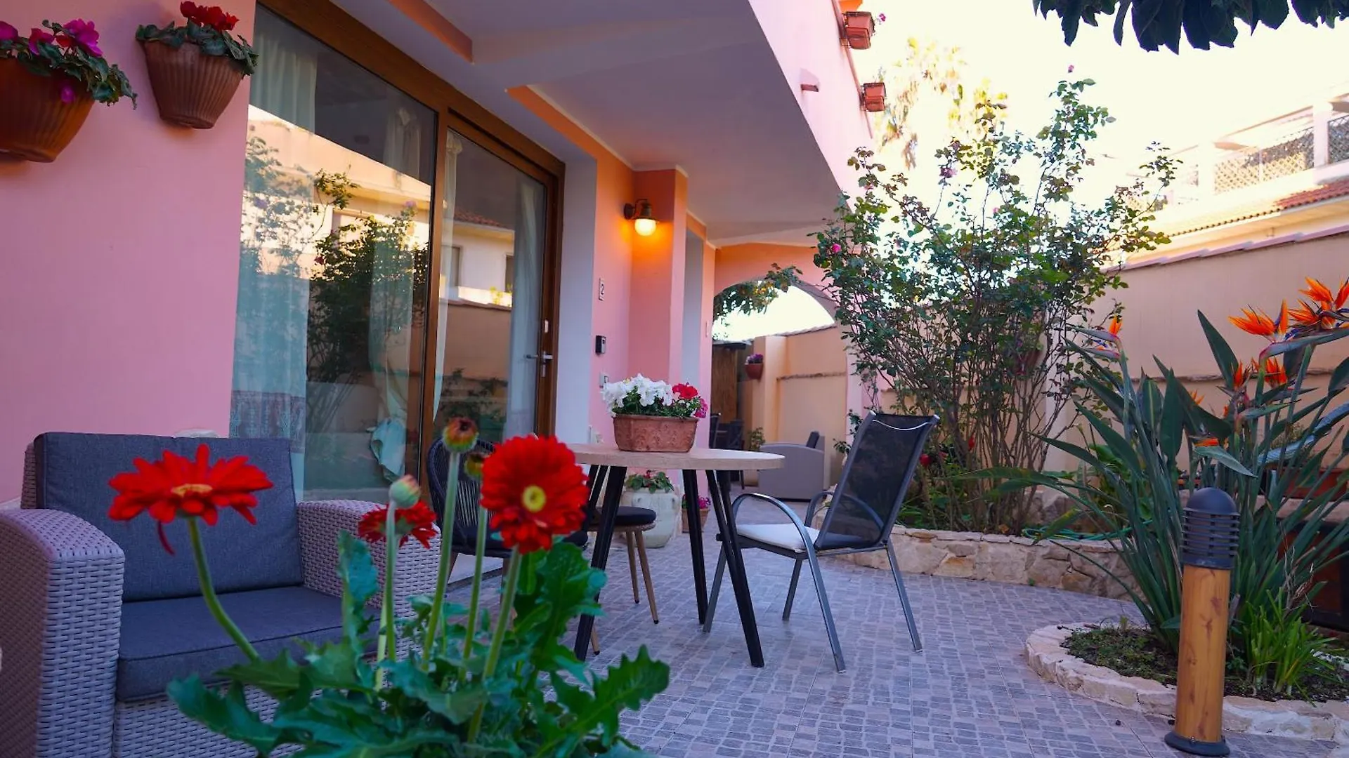 ** Апарт-отель Flowery Inn Villa Альгеро Италия