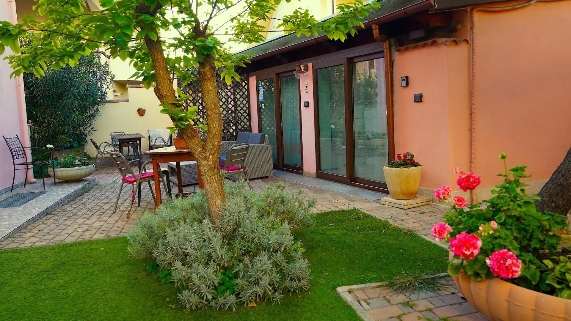 ** アパートホテル Flowery Inn Villa アルゲーロ イタリア