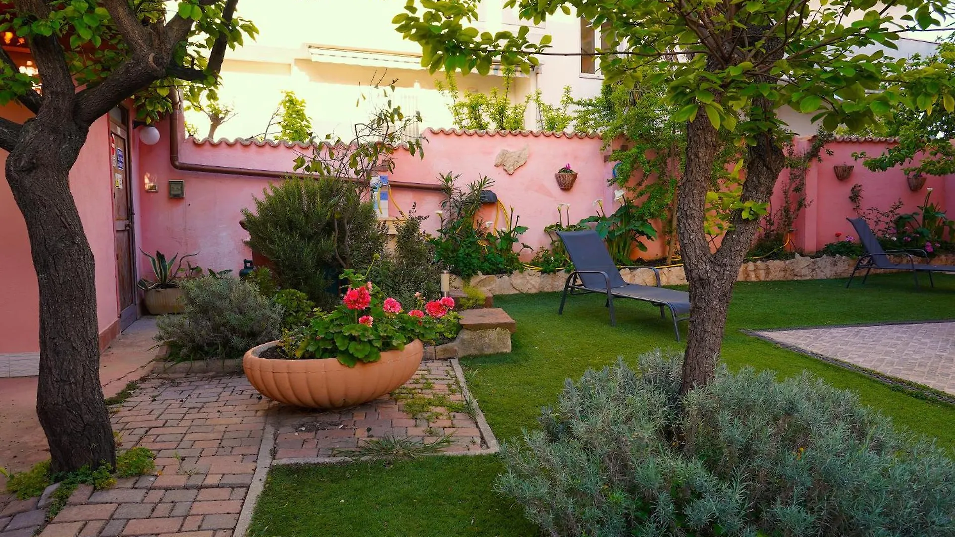 Апарт-отель Flowery Inn Villa Альгеро