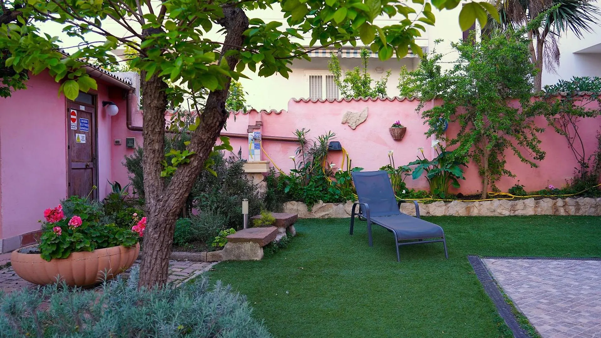 Апарт-отель Flowery Inn Villa Альгеро
