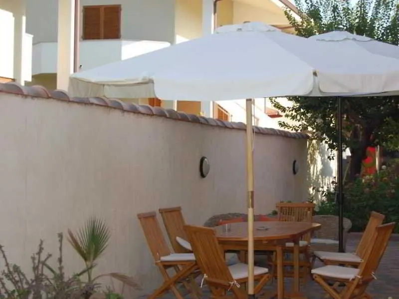Flowery Inn Villa Альгеро