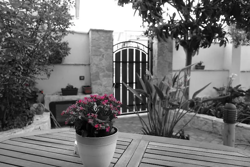 Апарт-отель Flowery Inn Villa Альгеро